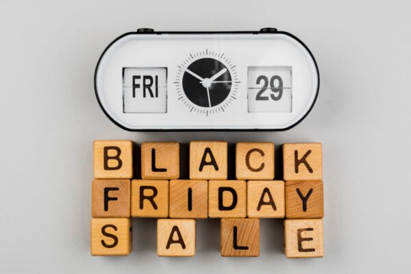 top-view-clock-black-friday-sale-cubes